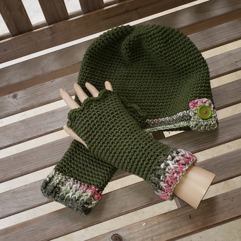 Handmade beanie & fingerless gloves set
